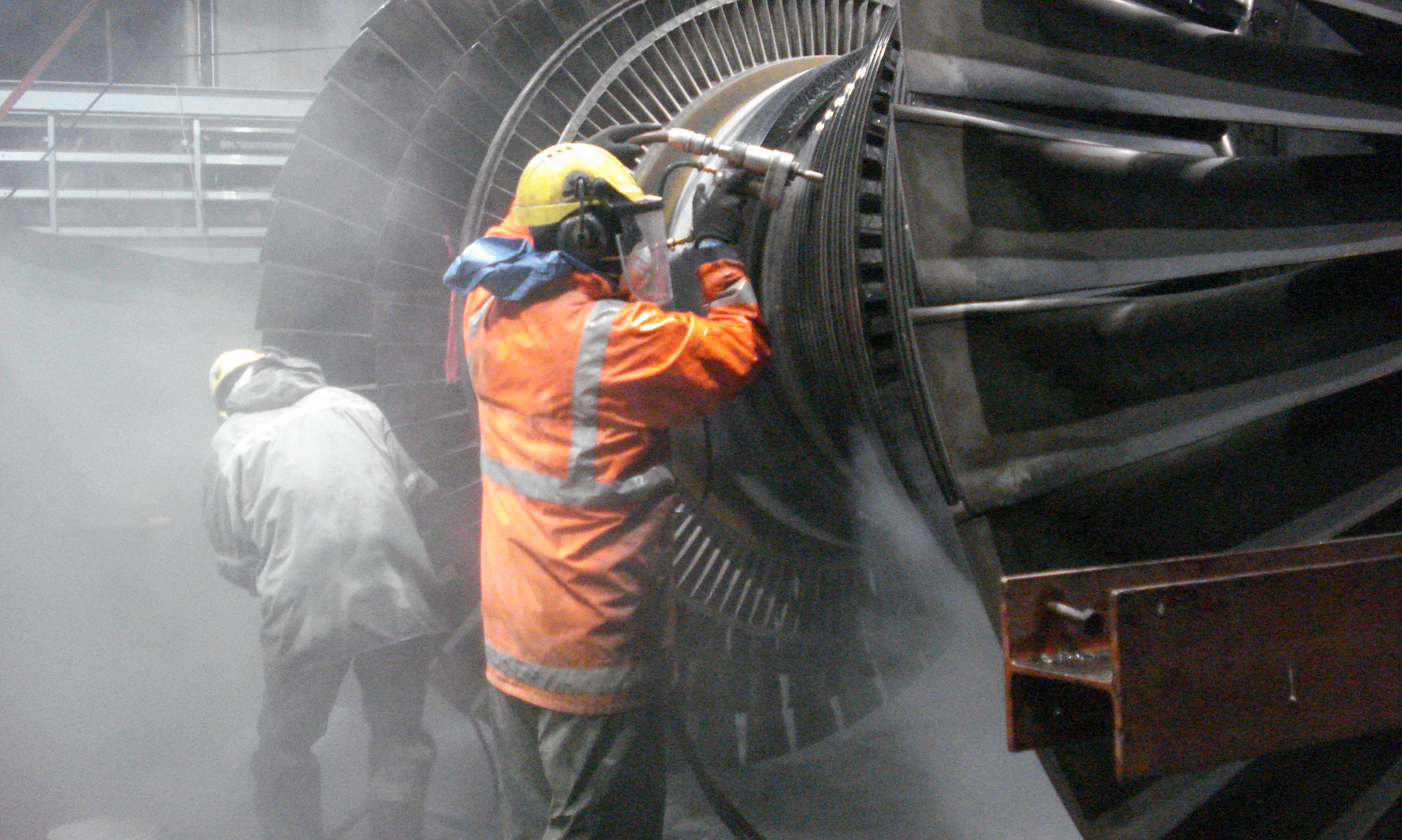 Steam turbine - blade descaling